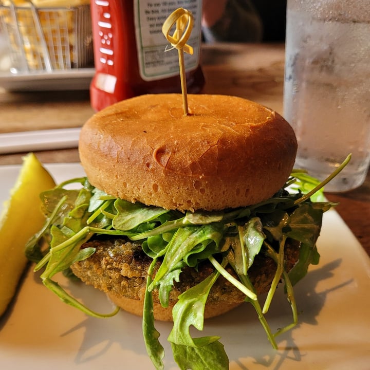 photo of Yard House California Veggie Burger shared by @yourfriendjen on  17 Apr 2024 - review