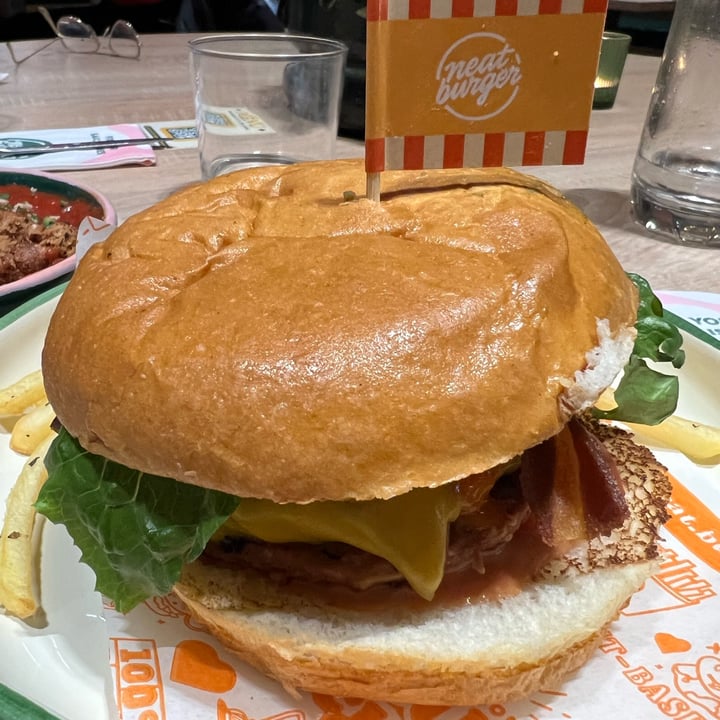 photo of Neat Burger Milano | Merlata Bloom Neat burger shared by @moccymoccy on  21 Dec 2023 - review