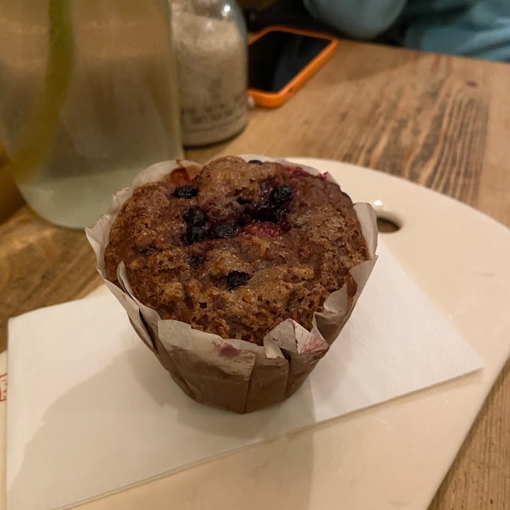 photo of Le Pain Quotidien Blueberry and raspberry muffin shared by @hellseitan on  17 Sep 2023 - review