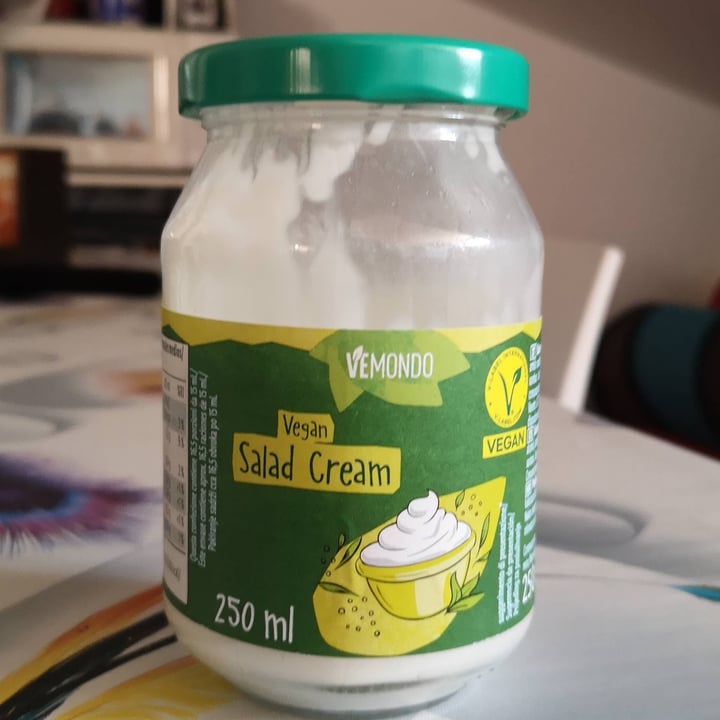 photo of Vemondo Vegan salad cream shared by @francescathestrange on  21 Aug 2023 - review