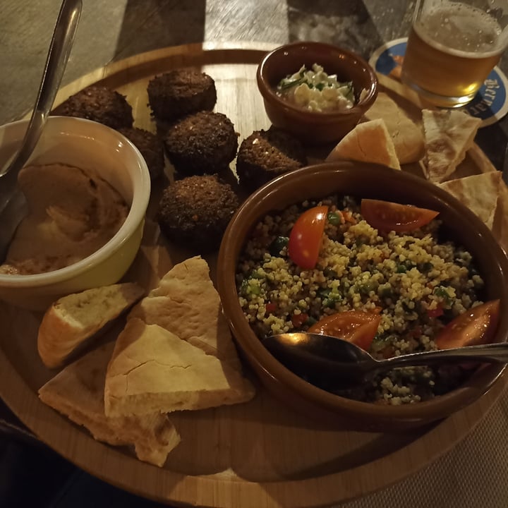 photo of Bistro Árbol Falafel Platter shared by @ghocri on  08 Feb 2024 - review