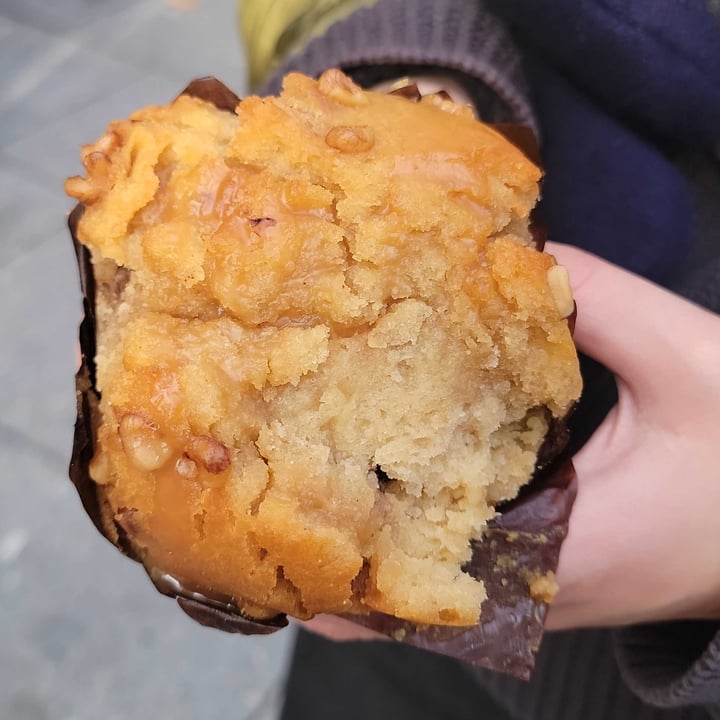 photo of Beanhive coffee Caramel Walnut Muffin shared by @lusheetatoel on  30 Nov 2024 - review