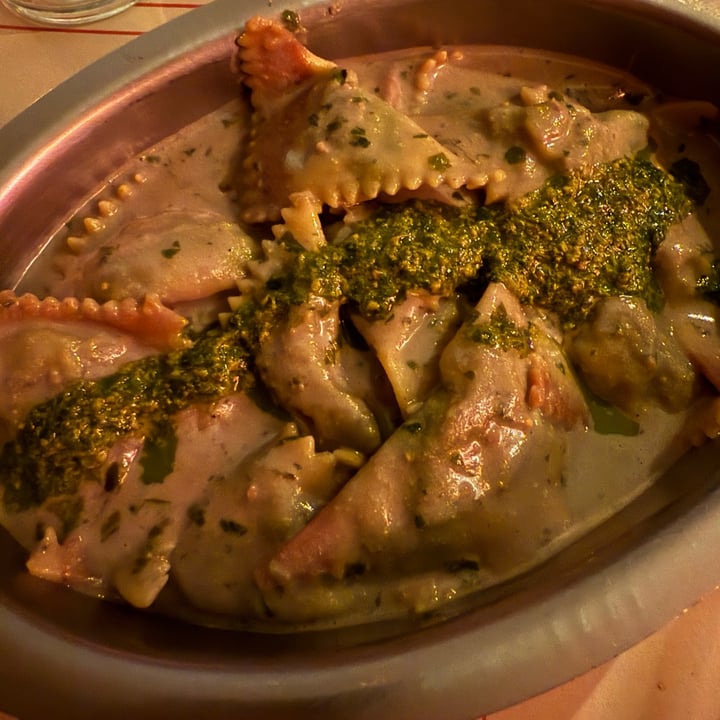 photo of Tita la vedette trifungi con crema de cajú y pesto shared by @unavegana on  26 Jul 2025 - review