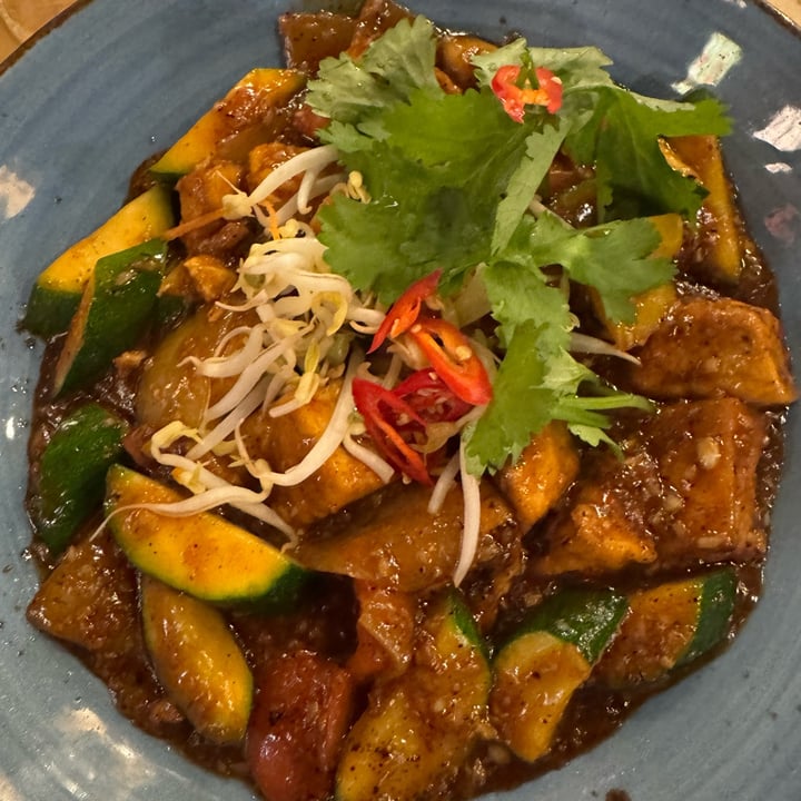 photo of May Eatery and Bar Stir Fried Tofu and vegetables shared by @hoovedhaven on  27 Jun 2025 - review