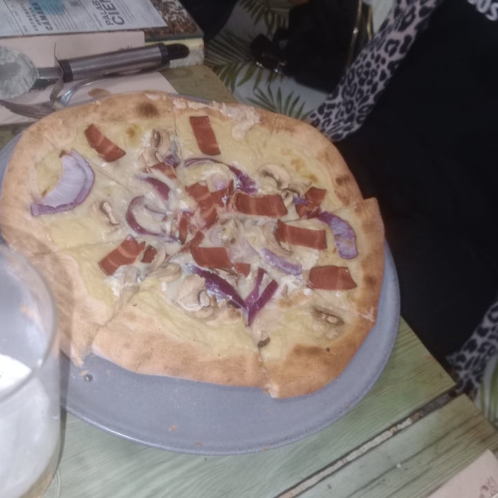 photo of Pura Vida Vegan Bar (Santa y Pura) Pizza carbonara shared by @txema on  17 Feb 2024 - review