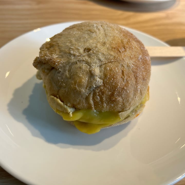 photo of Starbucks Coffee Beyond Meat Breakfast Sandwich shared by @hypnicol on  17 Apr 2024 - review