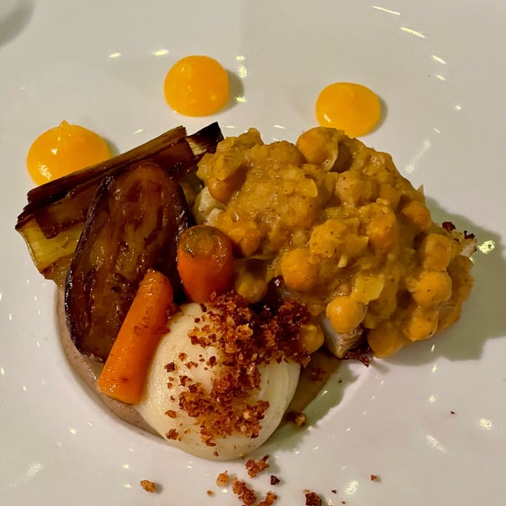 photo of Forum Homini & roots restaurant vegan dinner shared by @nadsb on  25 Sep 2023 - review