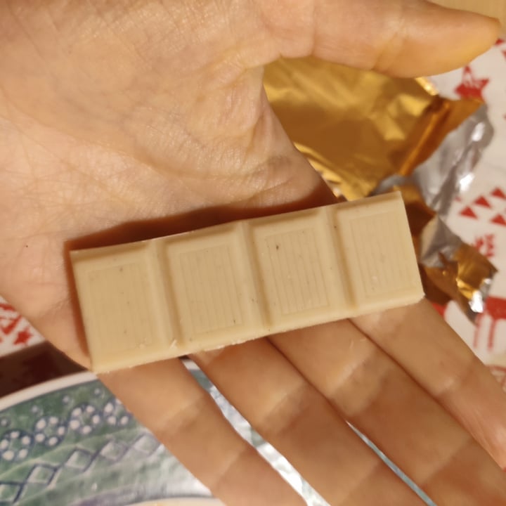 photo of Chocolat Stella Almond nectar white chocolate shared by @michelanice on  11 Mar 2024 - review