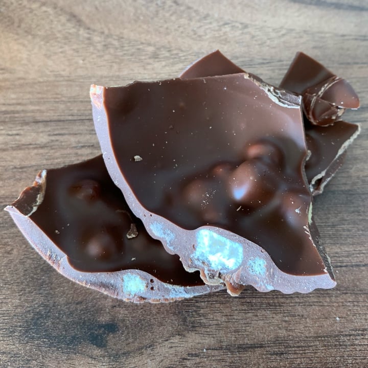 photo of Sainsbury’s Taste The Difference Extra Thick Rocky Road Egg shared by @vegpledge on  01 Apr 2024 - review