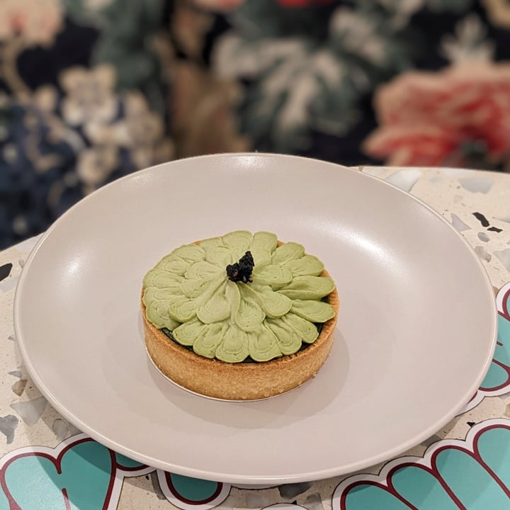 photo of Radeau Matcha Sesame Tart shared by @xinru-t on  06 May 2024 - review