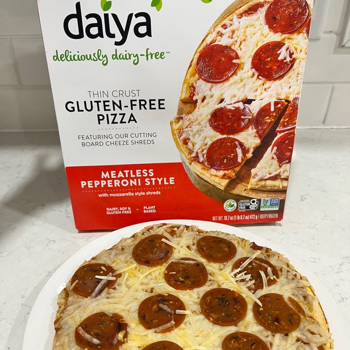 photo of Daiya Gluten-free Pizza Meatless Pepperoni Style shared by @manelin on  05 Oct 2023 - review