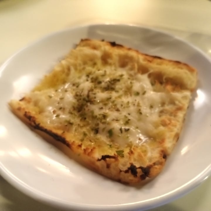 photo of Pizzería Mano a Mano Pan de ajo y queso veg shared by @titoherbito on  05 Oct 2025 - review