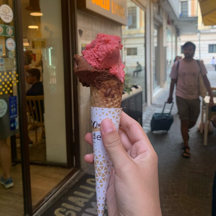 photo of Gelateria Giallo Limone cono vegano shared by @valeriapugliese on  28 Aug 2023 - review