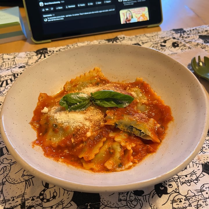 photo of Fermaggio ravioli con ripieno di fermaggio e spinaci shared by @tipsyballoons on  25 Apr 2024 - review