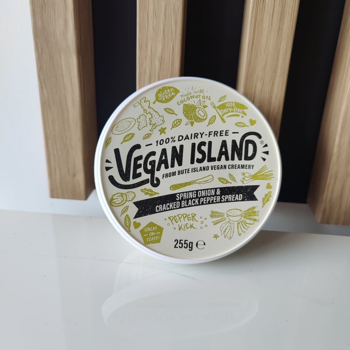 photo of Vegan island Spring onion & cracked black pepper spread shared by @lukasser on  22 Aug 2023 - review