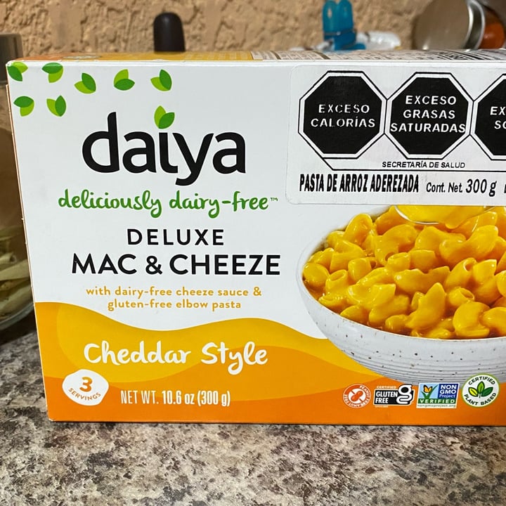 photo of Daiya deluxe mac & cheeze shared by @veggiedann on  23 Sep 2023 - review