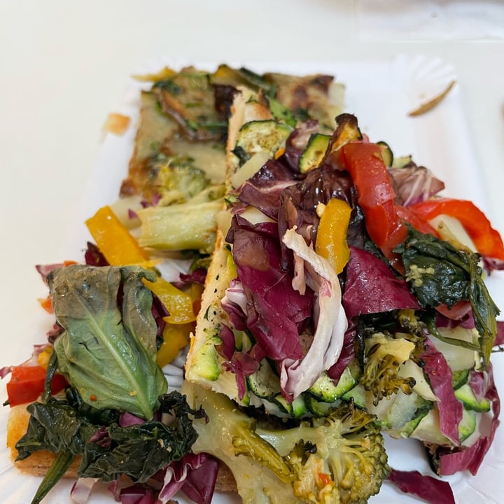 photo of Rom'antica Carugate Pizza “vegetariana” Con Verdure Varie shared by @sottolapellepodcast on  18 Apr 2024 - review