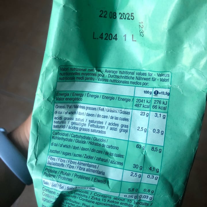 photo of scotti Frollino ripieno con crema nocciola shared by @spazioverdegreen on  20 Aug 2025 - review