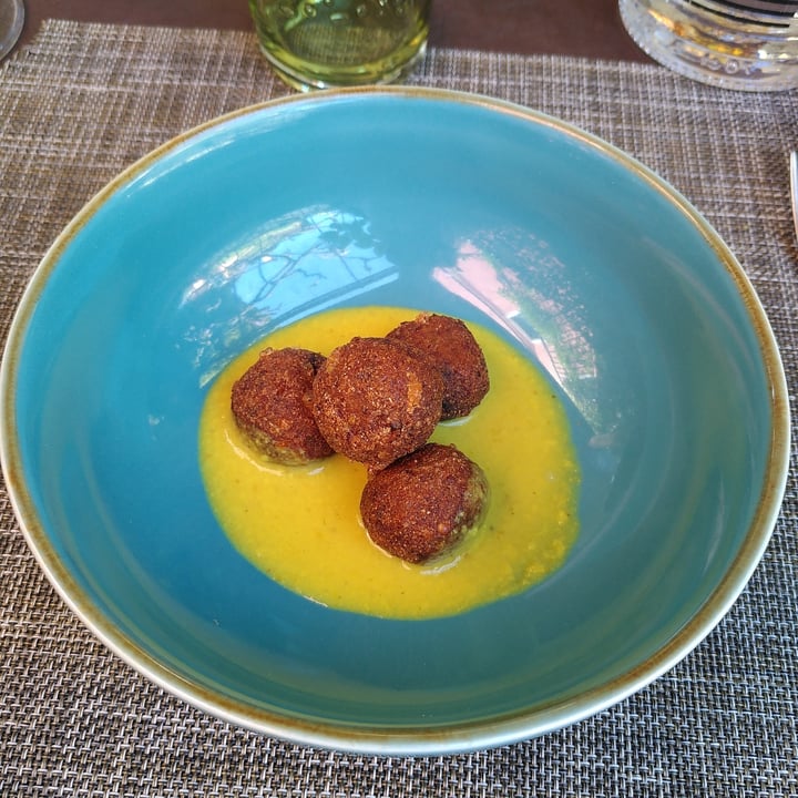 photo of GingerGi Veggie-Pop restaurant Malai Kofta in salsa al curry shared by @merry-cherry-veg on  06 Apr 2024 - review