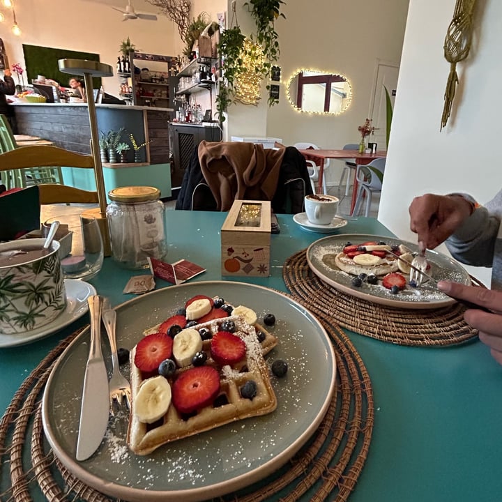photo of Nimbin's cafe waffle vegani shared by @rumakaur on  09 Mar 2024 - review
