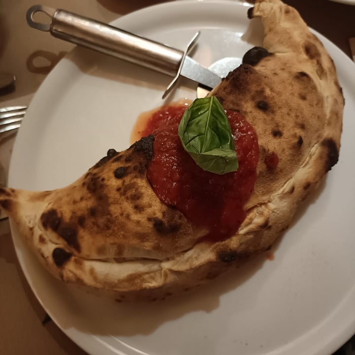 photo of Pizzi & Dixie Calzone shared by @irantzu on  17 Dec 2023 - review