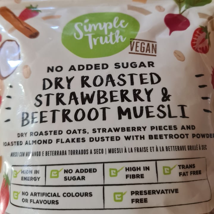 photo of Simple Truth Dry Roasted Strawberry And Beetroot Muesli shared by @veronicagroen on  24 Mar 2024 - review