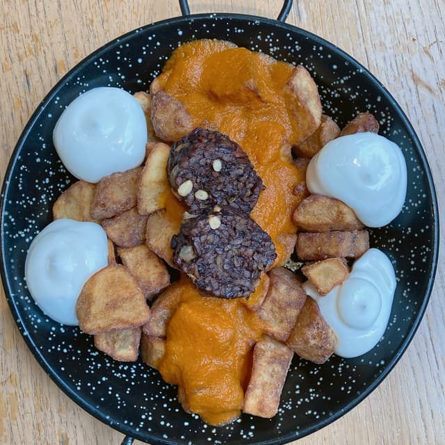 Photo of the dish “Patatas bravas con "morcilla"”