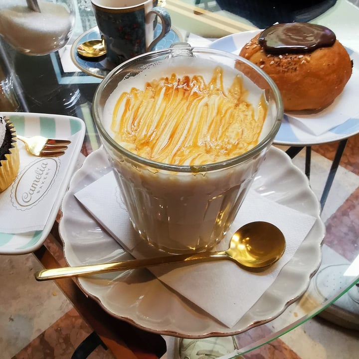photo of Camelia Bakery Caramel latte shared by @posataverde on  11 Mar 2024 - review