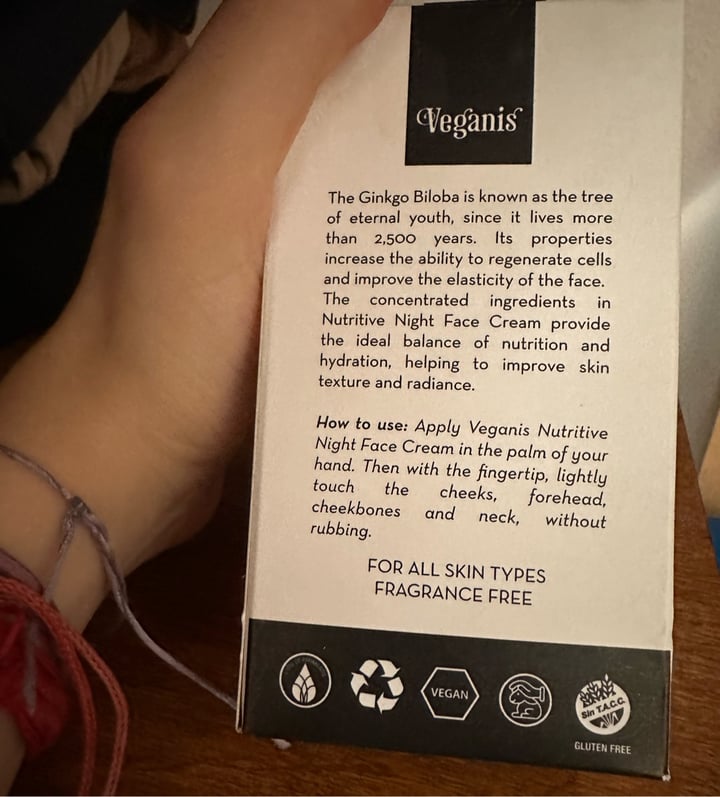 photo of Veganis Antiage Facial - Crema de Día Palta & Oliva shared by @nicook on  26 Nov 2023 - review