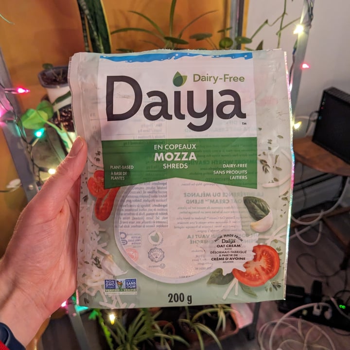 photo of Daiya Mozza Style Shreds - Oat Cream shared by @jandrews on  08 Jan 2024 - review