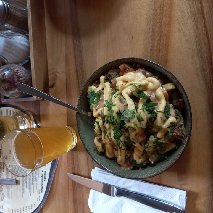 photo of Hummus Küch' Chili cheese ground meet fries shared by @drone53 on  25 Apr 2025 - review