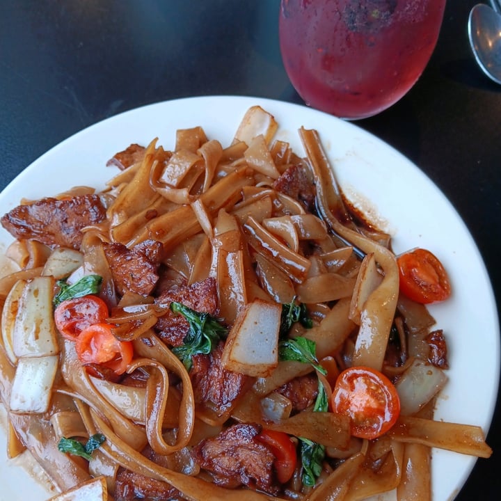 photo of Arroy Thai & Filipino Restaurant Thai Basil Noodles shared by @ella-rose07 on  16 Jan 2024 - review