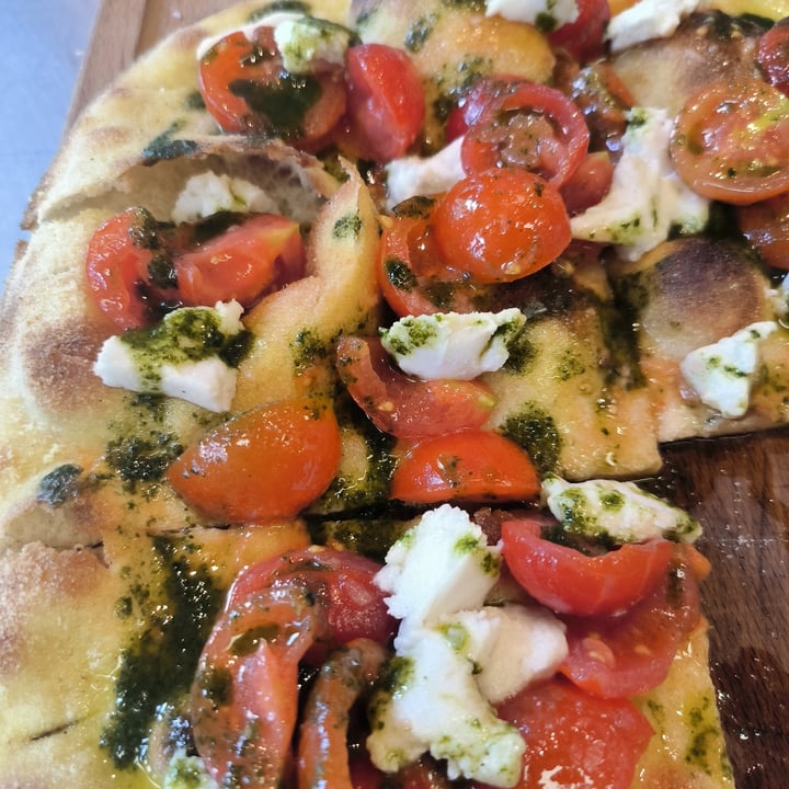 photo of Vucciria Pizza (Santiago de Compostela) Bruschettone Vegano shared by @kabuti on  05 Jun 2025 - review