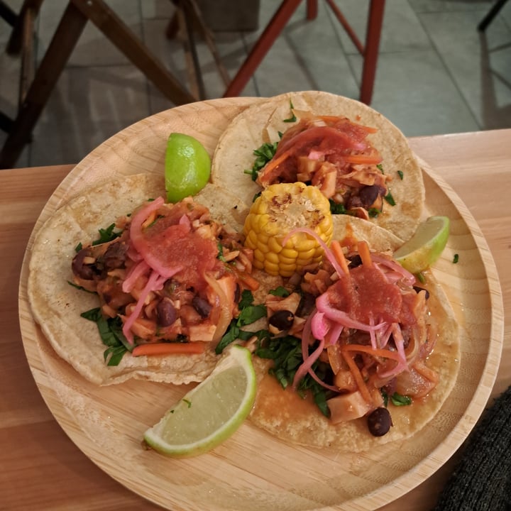 photo of Oveja Negra Tacos de Jackfruit a la barbacoa shared by @maryquitecontrary on  12 Jun 2024 - review
