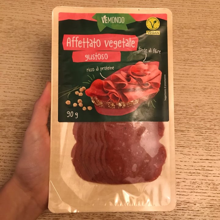 photo of Vemondo affettato vegetale gustoso shared by @radiciowitch on  02 May 2024 - review