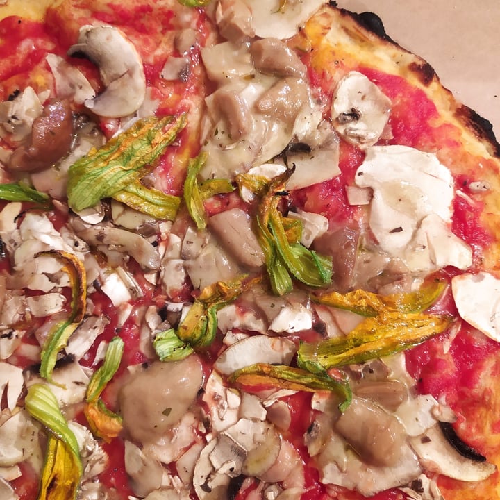photo of Pizzeria Spiga Pizza rossa con funghi shared by @koai269 on  10 Sep 2023 - review