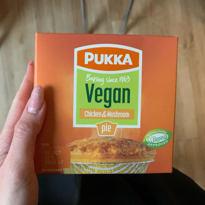 photo of Pukka Pies Chicken & Mushroom Pie shared by @veganellas on  11 Oct 2023 - review