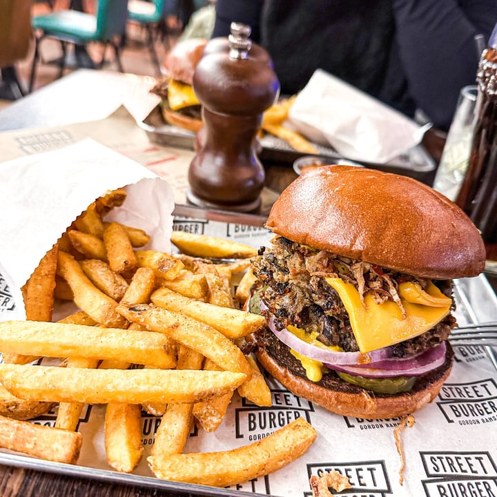 photo of Gordon Ramsay Street Burger - Edinburgh Vegan Smash shared by @efi_lem on  23 Jul 2025 - review