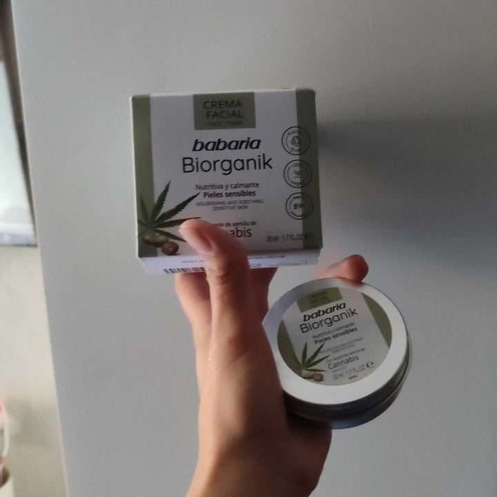 photo of Babaria crema facial con aceite de semilla de cannabis shared by @lasonrisadeltrece on  06 Jul 2024 - review