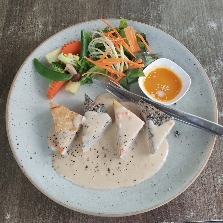 photo of Pun Pun Vegetarian Slow Food Tofu Steak With Coconut Sauce shared by @herbimetal on  21 Jan 2025 - review