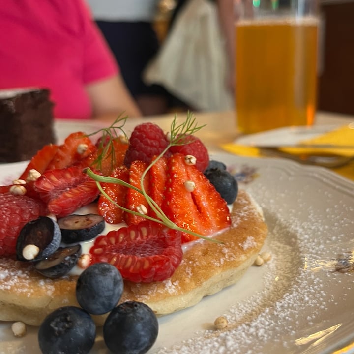 photo of Cìciri Pancakes con Yogurt A Scelta, Frutta Fresca e Sciroppo D'acero shared by @allimac on  18 Aug 2024 - review