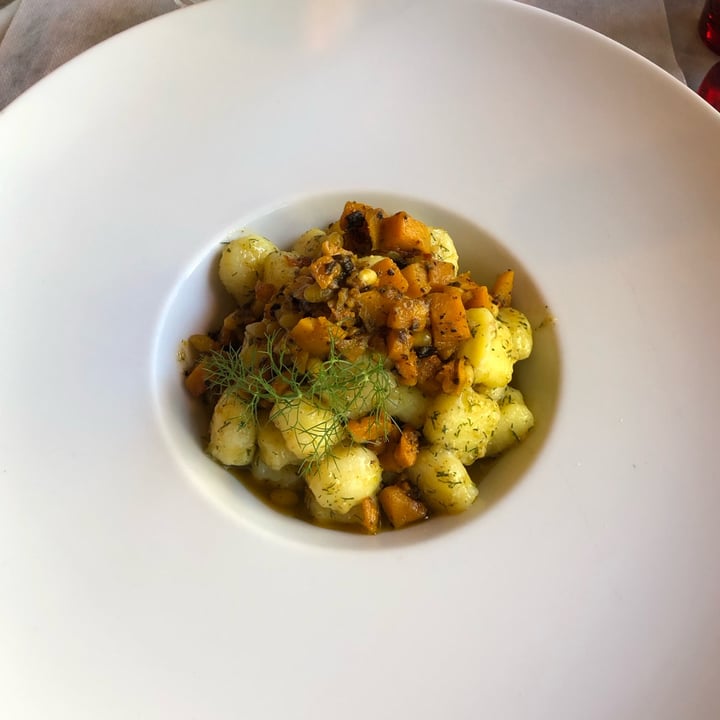 photo of L'OV Osteria Vegetariana gnochetti con pesto di finocchietto, zucca, pomodori secchi, pinoli, olive, capperi e polvere di nori shared by @aaaagaaataaaa on  17 Jan 2025 - review