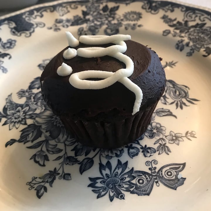 photo of Pattycake Bakery chocolate Ho Ho Cupcake shared by @arronlee on  31 Mar 2024 - review