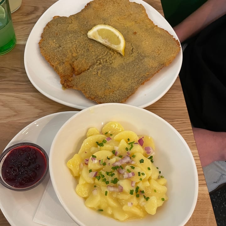 photo of Velani Wiener Schnitzel mit Kartoffelsalat shared by @trixi on  23 Oct 2023 - review