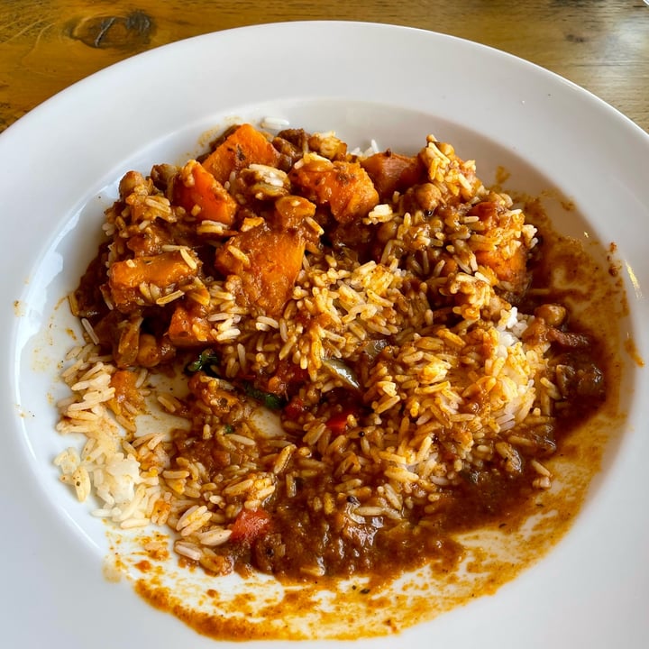 photo of VK Plant Based Diner Chickpea and Sweet Potato Curry shared by @pb-bro on  03 Apr 2025 - review