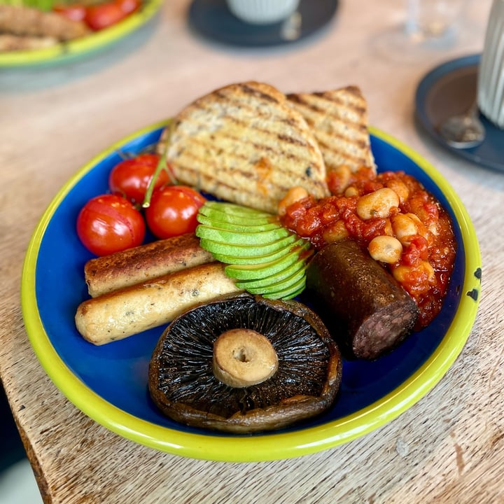 photo of Broadway Deli Vegan fry up shared by @thelondonvegan on  31 Mar 2024 - review
