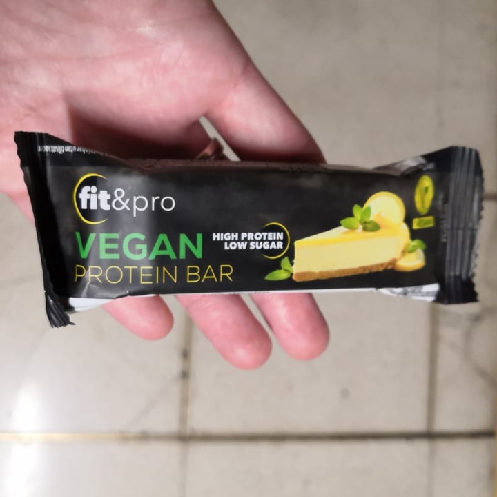 photo of Fit&pro vegan protein bar limone shared by @botanicflora on  30 Apr 2024 - review