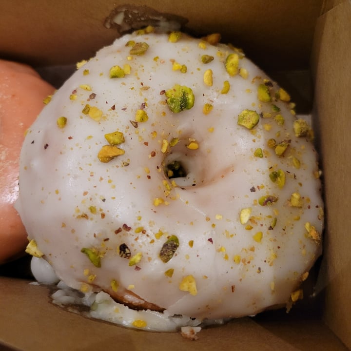 photo of bloomer's on Queen Rose Water Pistachio Donut shared by @artemysiafrxvx on  14 Nov 2024 - review