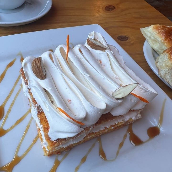 photo of Inefable Libros y Cafe carrot cake shared by @lacarbia on  08 Oct 2023 - review