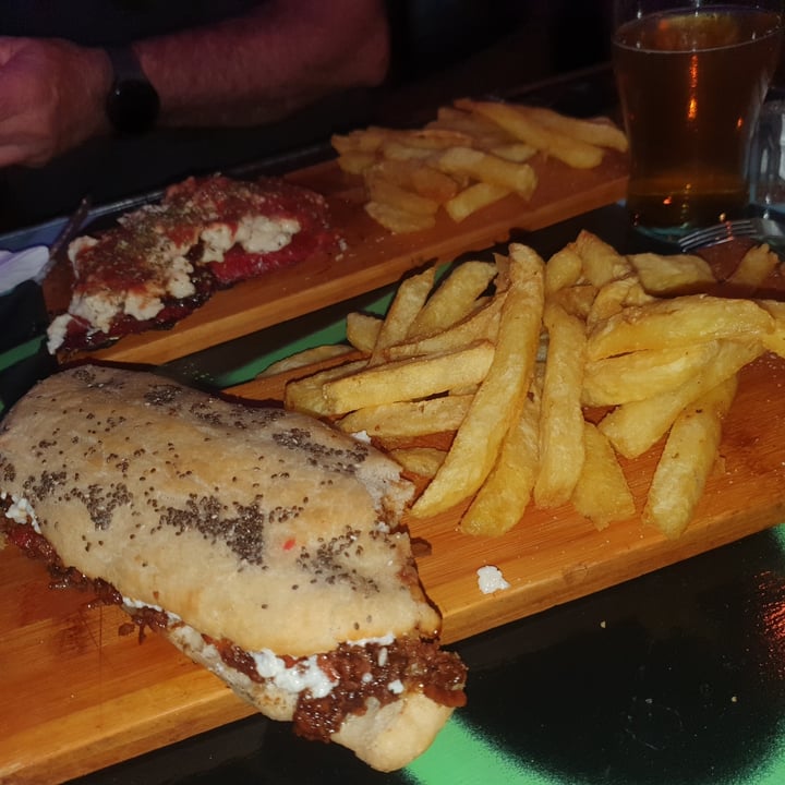 photo of El garage bar Sandwich de seitan desmechado shared by @candelaveg14 on  25 Apr 2024 - review